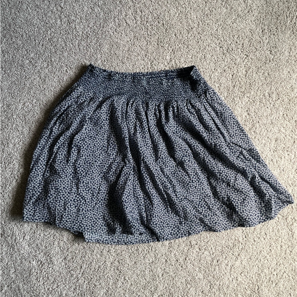 Old Navy Spring/Summer skirt. Size Medium. Floral print